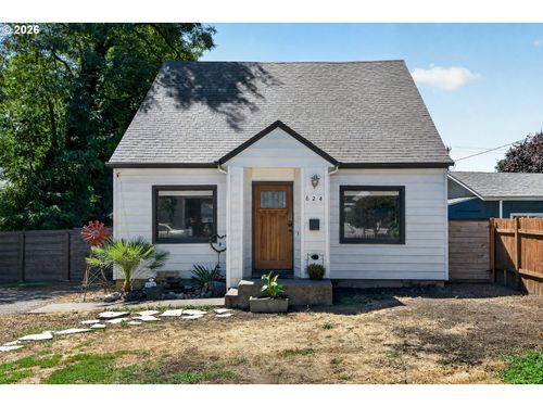624 Church St, Woodburn, OR, 97071-4118 | Card Image