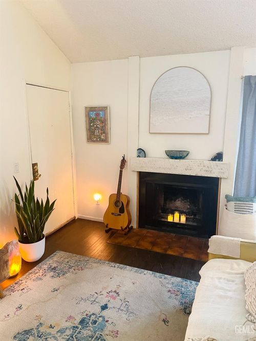 unit-204-8221 Langdon Ave, Van Nuys, CA, 91406-1338 | Card Image