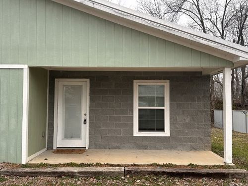 128 N Oak St, Hohenwald, TN, 38462-1302 | Card Image