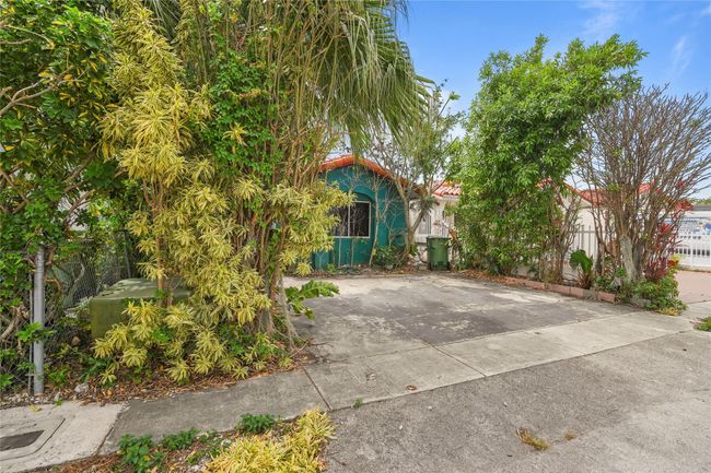 2846 W 75 Th Ter, House other with 3 bedrooms, 2 bathrooms and null parking in Hialeah FL | Image 25