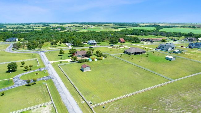 30112 Twin Creek Dr, House other with 3 bedrooms, 2 bathrooms and 6 parking in Georgetown TX | Image 28