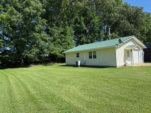 225 Clifty Village Ln, Paris, TN, 38242-9175 | Card Image