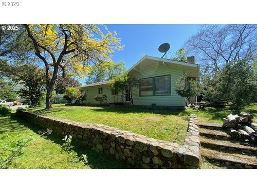 333 W Park St, Grants Pass, OR, 97527-5439 | Card Image
