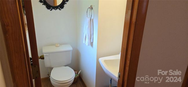 En-suite 1/2 bath for bedroom 3 | Image 16