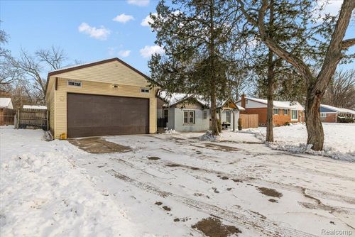 28260 Aberdeen St, Southfield, MI, 48076-2961 | Card Image