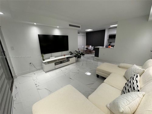 apt-211-7135 Nw 179th St, Hialeah, FL, 33015-6109 | Card Image