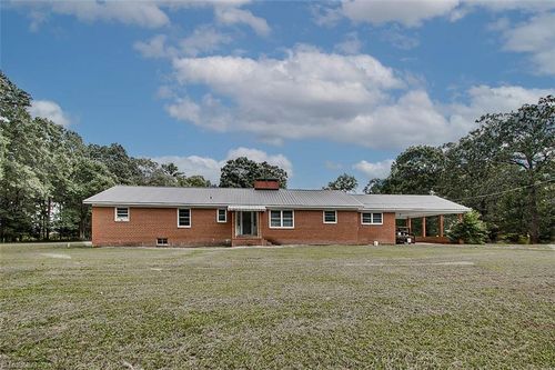 4142 Sadie Rd, Seagrove, NC, 27341-8443 | Card Image