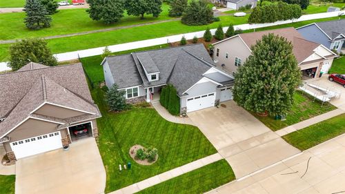 435 Oak Park Cir, Marion, IA, 52302-5940 | Card Image