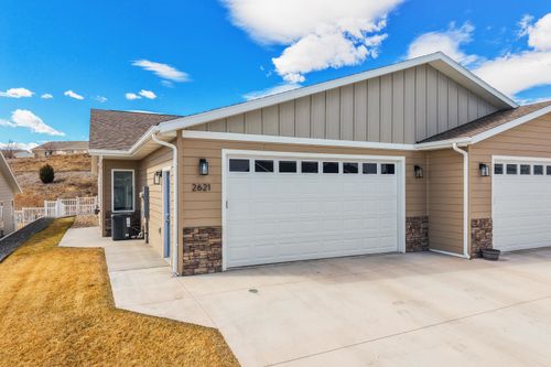 2621 Hennessy Dr, Rapid City, SD, 57701-5732 | Card Image