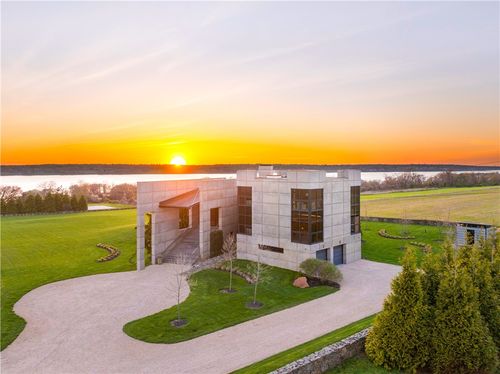 155 W Main Rd, Little Compton, RI, 02837-1361 | Card Image