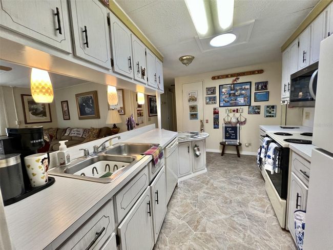 105 Avocado Cv, House other with 2 bedrooms, 2 bathrooms and null parking in LEESBURG FL | Image 4