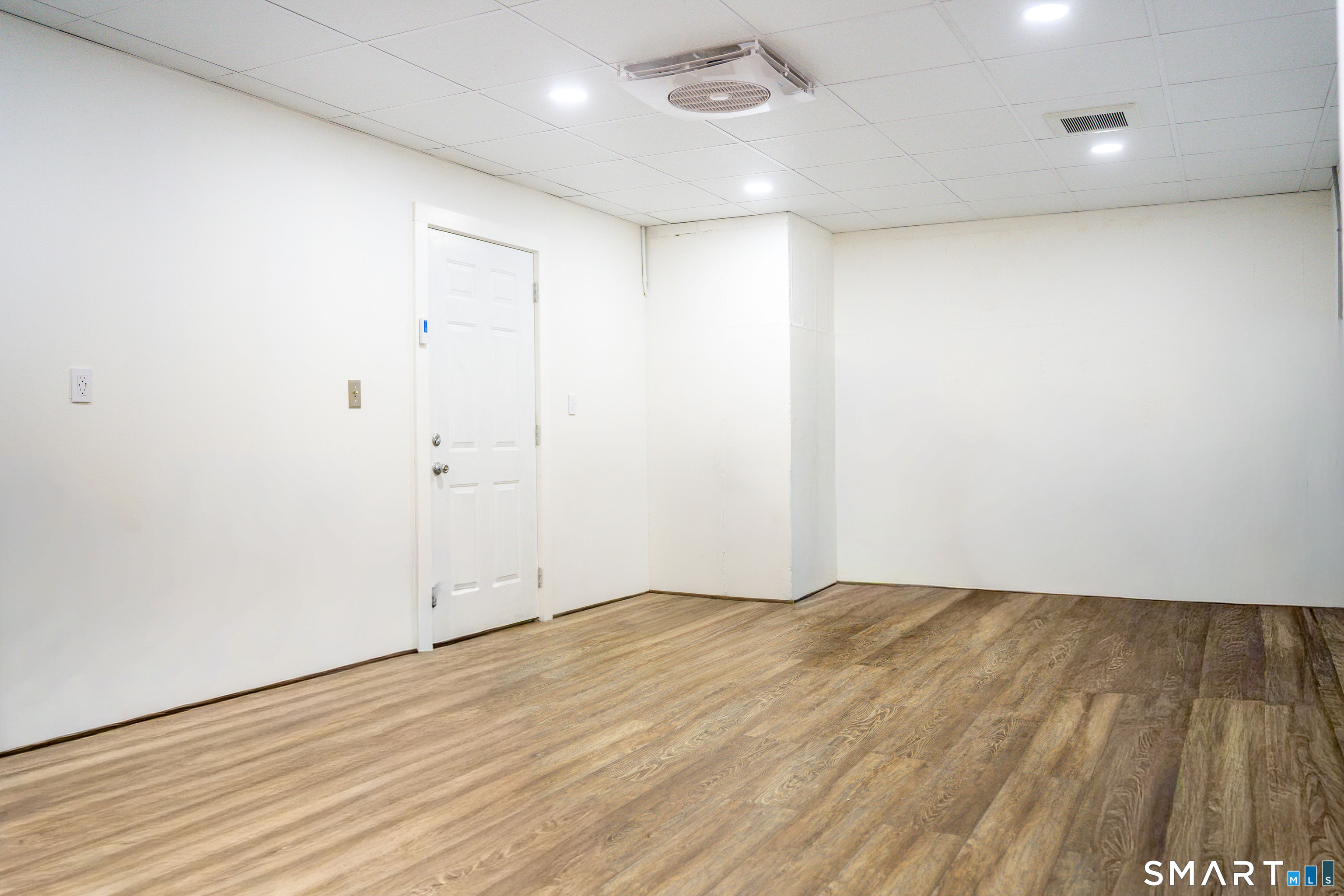 Commercial Lease in Stratford 5