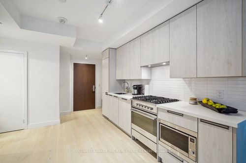 307-160 Kingsway Cres, Etobicoke, ON, M8X0B5 | Card Image