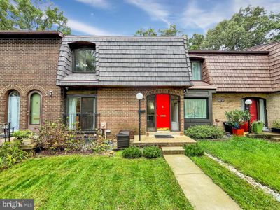 8153 Inverness Ridge Road, Townhouse with 3 bedrooms, 3 bathrooms and null parking in POTOMAC MD | Image 2