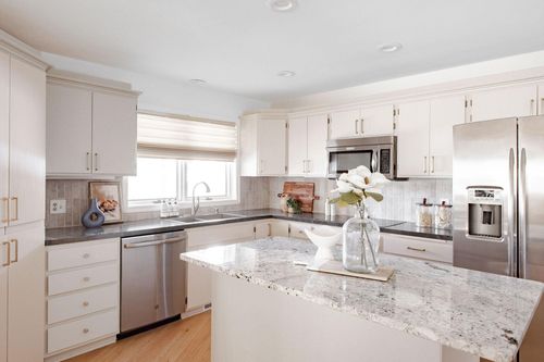 1148 Hollybrook Dr, Wayzata, MN, 55391-1372 | Card Image