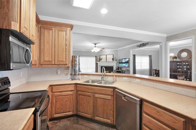 611 Clay Ln, House other with 4 bedrooms, 3 bathrooms and null parking in Sherman TX | Image 10