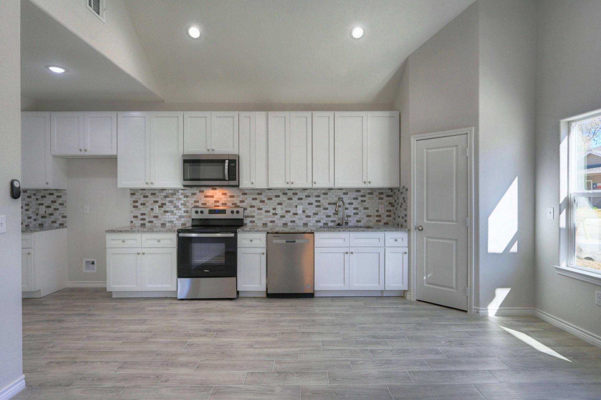 Residential Lease in Willis 4