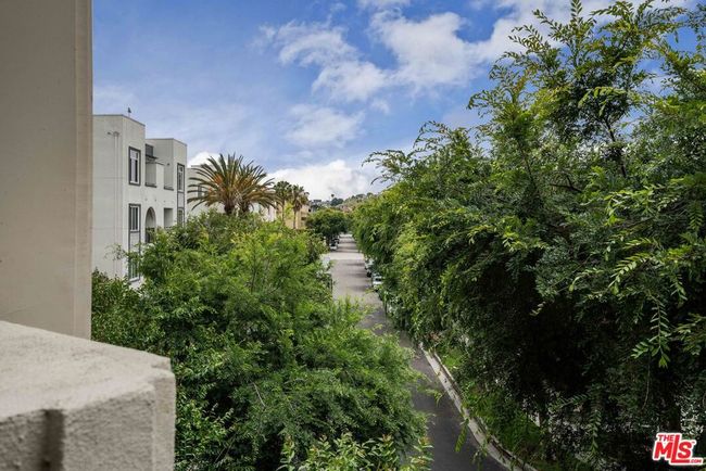 APT-335 - 5625 Crescent Park W, Condo with 2 bedrooms, 3 bathrooms and 2 parking in Playa Vista CA | Image 18