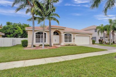 17345 Sw 8th St, House other with 3 bedrooms, 2 bathrooms and null parking in Pembroke Pines FL | Image 3