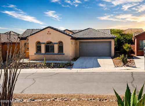 2033 W Acacia Bluffs Dr, Green Valley, AZ, 85622-8084 | Card Image