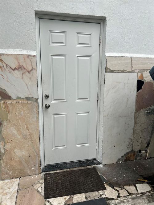 0-2300 Nw 94th St, Miami, FL, 33147-3042 | Card Image