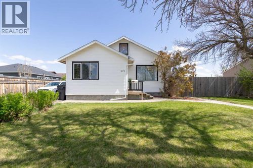 375 N 100 W, Raymond, AB, T0K | Card Image