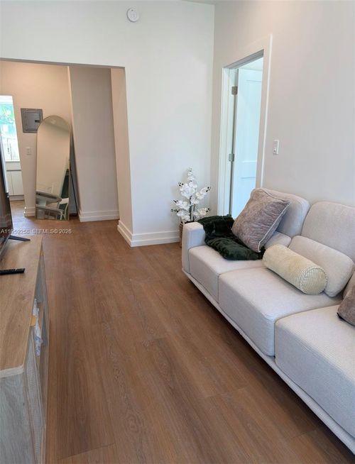 apt-2-1535 West Ave, Miami Beach, FL, 33139-2301 | Card Image