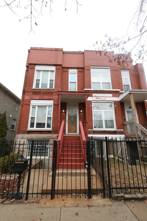 3651 S Giles Ave, Chicago, IL, 60653-1107 | Card Image