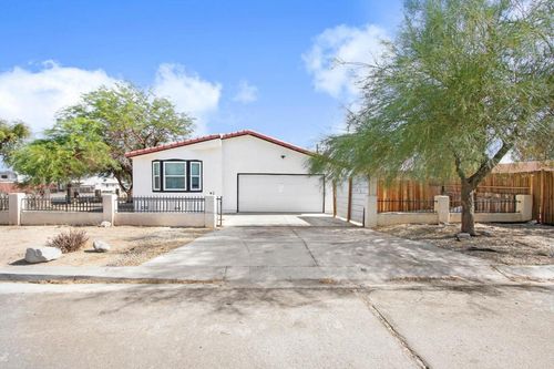 65977 Cahuilla Ave, Desert Hot Springs, CA, 92240-3827 | Card Image