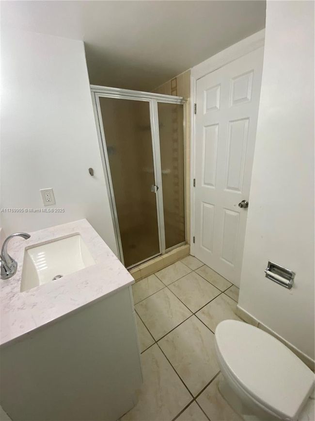 APT-1920 - 2500 Parkview Dr, Condo with 2 bedrooms, 2 bathrooms and null parking in Hallandale Beach FL | Image 6