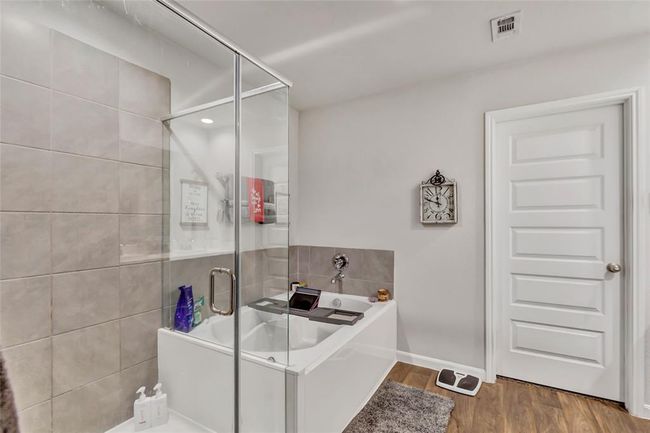 Notice the size of the walk in shower! | Image 32