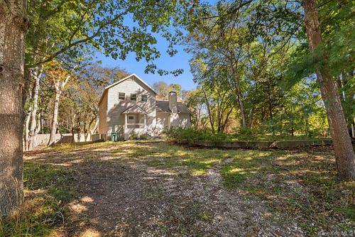 203 Head Of Pond Rd, Water Mill, NY, 11976-2436 | Card Image