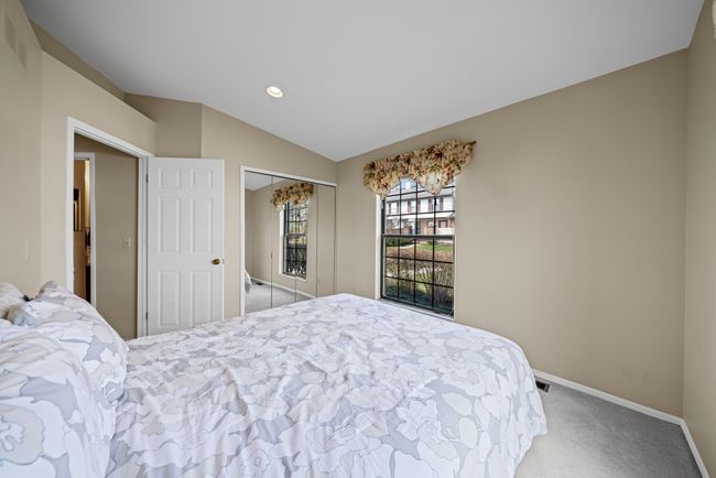 38906 Country Cir, Condo with 2 bedrooms, 3 bathrooms and null parking in Farmington Hills MI | Image 19