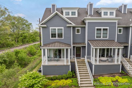 631 Greenslate Dr Se, Ada, MI, 49301-9073 | Card Image