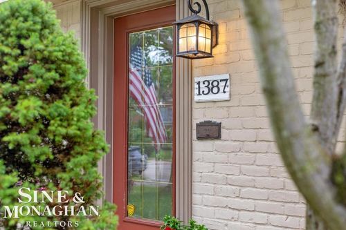 1387 Torrey Rd, Grosse Pointe Woods, MI, 48236-2341 | Card Image