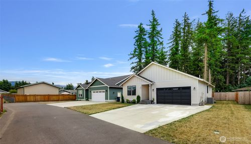 1136 Falcon Ct, Everson, WA, 98247-8710 | Card Image
