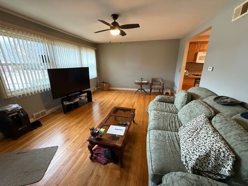 728 Hawley St, Mundelein, IL, 60060-1947 | Card Image