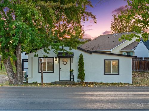 729 Mill Rd, Emmett, ID, 83617-4227 | Card Image