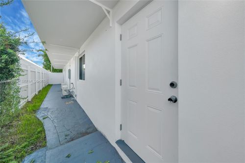 a-7555 Sw 28th Street Rd, Miami, FL, 33155-2715 | Card Image