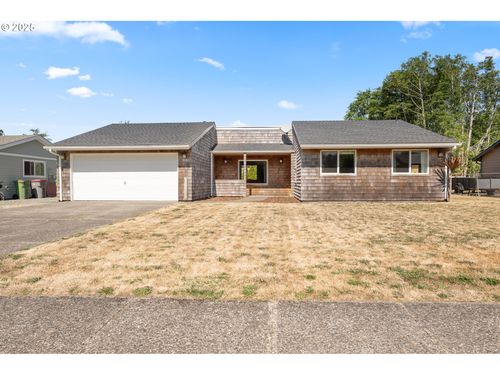 135 Nw Cedar Ct, Warrenton, OR, 97146-9641 | Card Image