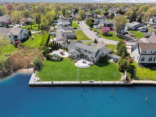 17 Harbour Rd, Babylon, NY, 11702-3303 | Card Image
