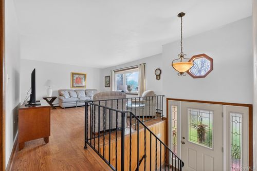 12 Steinhaus Ln, Wappingers Falls, NY, 12590-3927 | Card Image