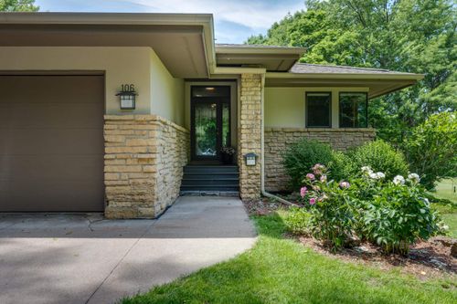 106 Aspen Glen Dr, Spring Green, WI, 53588-9074 | Card Image