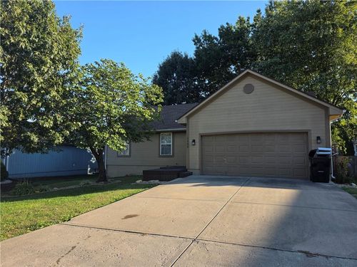 1302 Deena St, Pleasant Hill, MO, 64080-1186 | Card Image