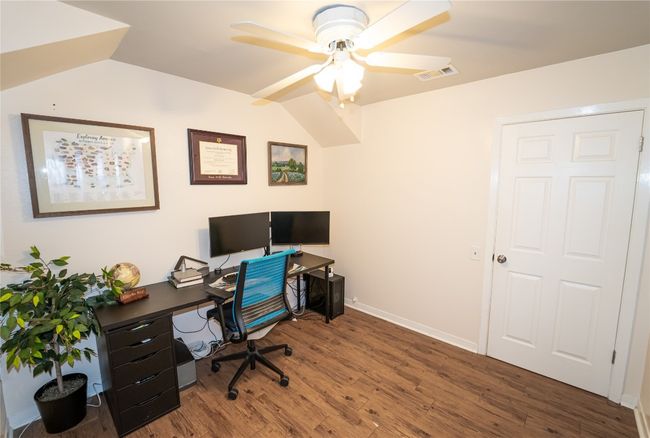 Home office with a ceiling fan | Image 20