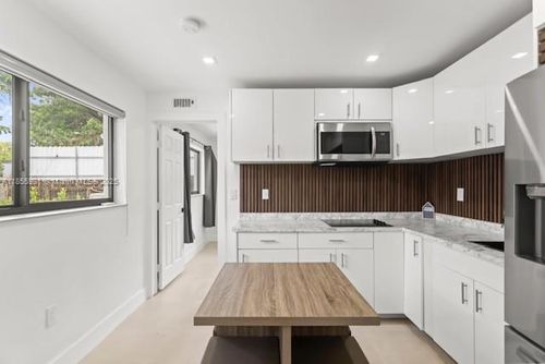 02-3125 Nw 21st Ct, Miami, FL, 33142-8518 | Card Image