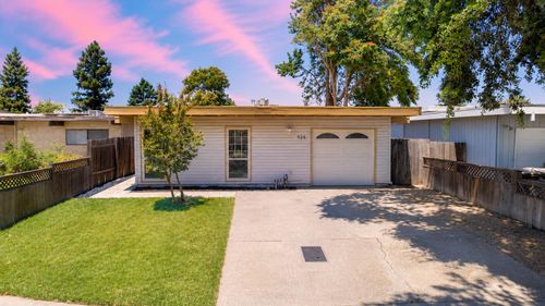 924 Del Oro Place, Woodland, CA, 95695 | Card Image