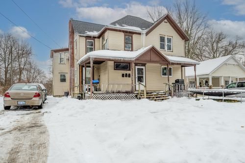 561 Heck Ct, Benton Harbor, MI, 49022-4992 | Card Image