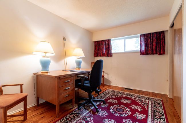 692 Blue Mountain St, House other with 3 bedrooms, 1 bathrooms and 6 parking in Coquitlam BC | Image 17