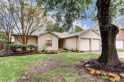 5218 Bay Pines Drive, House other with 3 bedrooms, 2 bathrooms and null parking in Katy TX | Image 2